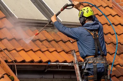 Démoussage et hydrofuge de toiture à Arvieux